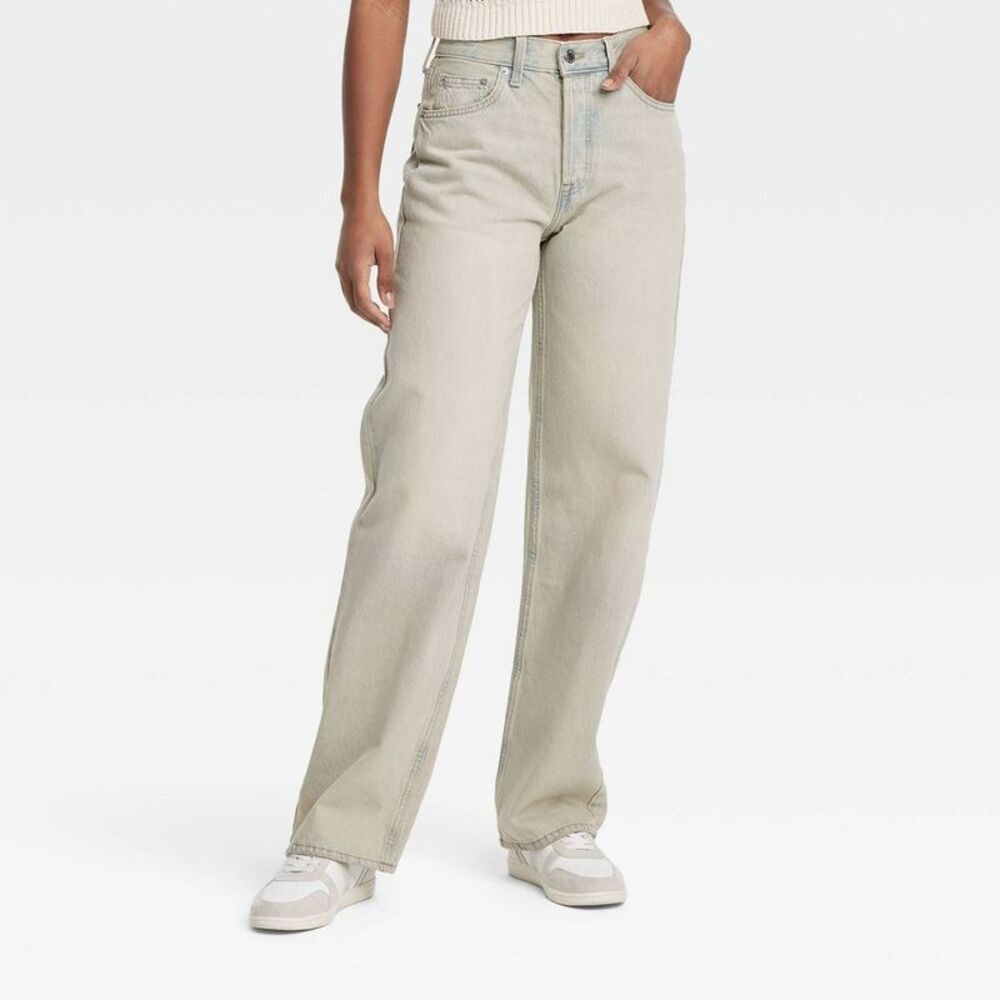 Women's Mid-Rise 90's Baggy Jeans - Universal Thread Vintage Light Wash 4 Short